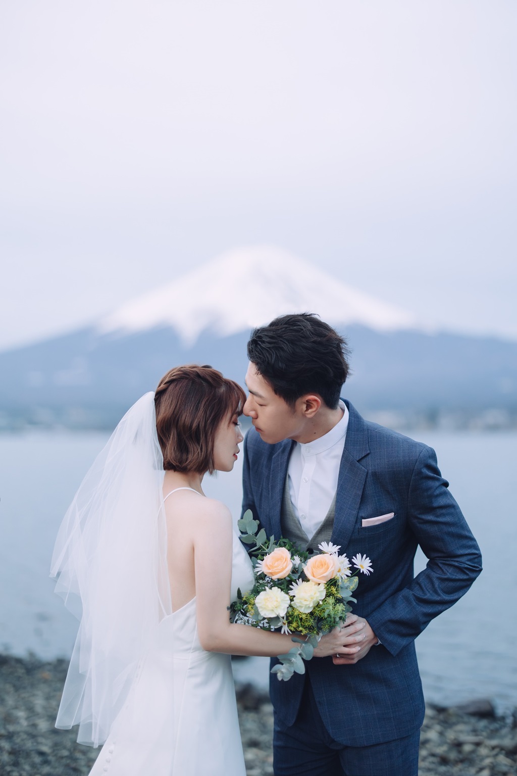 新人婚紗照分享-在富士山的見證下，輕聲訴說愛情的永恆
