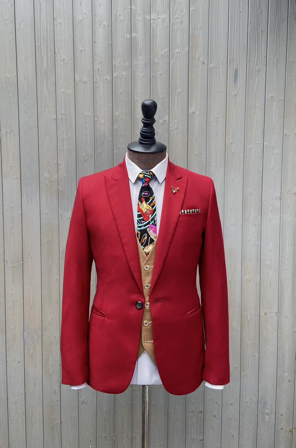 小丑風格紅西裝—派對Dress Code吸睛穿著-搭配師芳芳